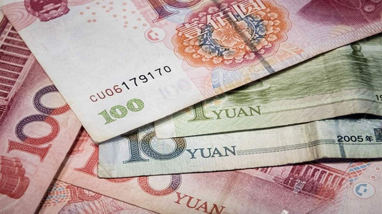 الدولار يفاجئ العملة الصينية والمركزي يتدخل للدعم 