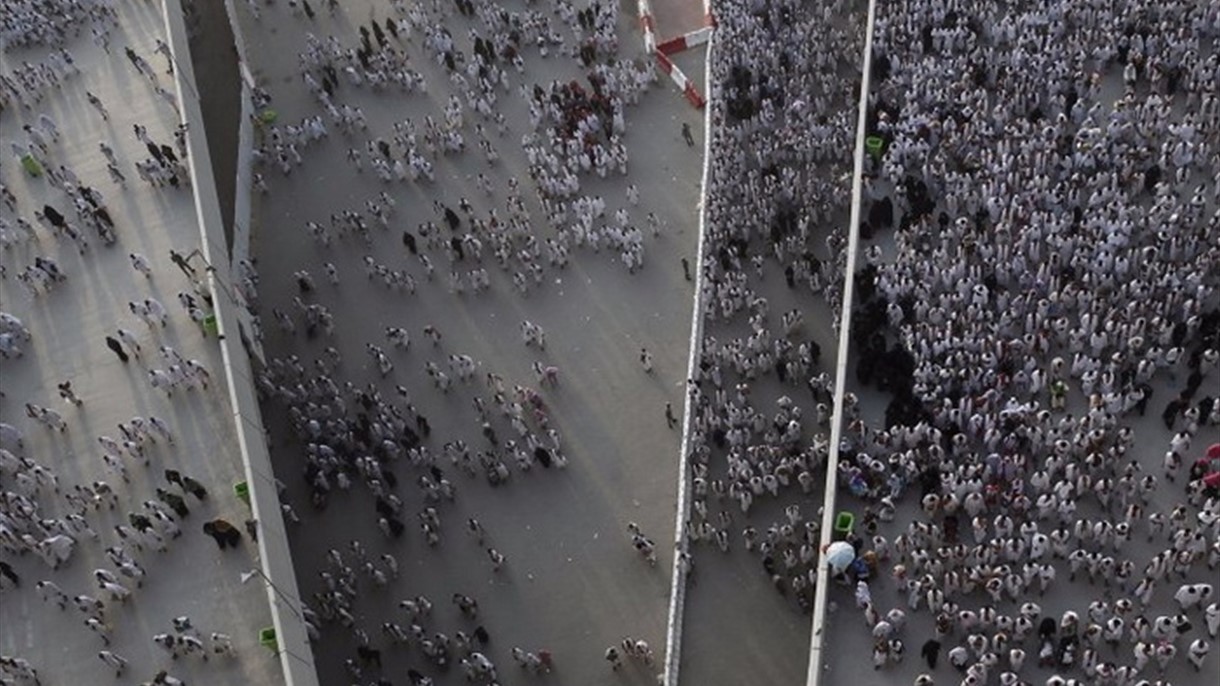 السعودية تكشف عن سبب وفاة ٧٠٠ حاج
