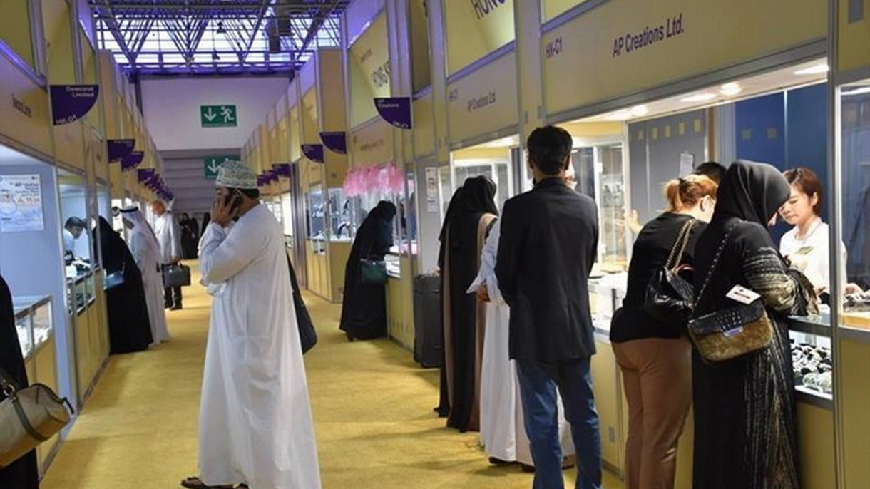 إقبال كبير على معرض الشرق الأوسط للساعات والمجوهرات