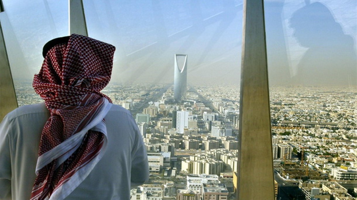 السعودية تبدأ بالتحوّل لتنويع الاقتصاد
