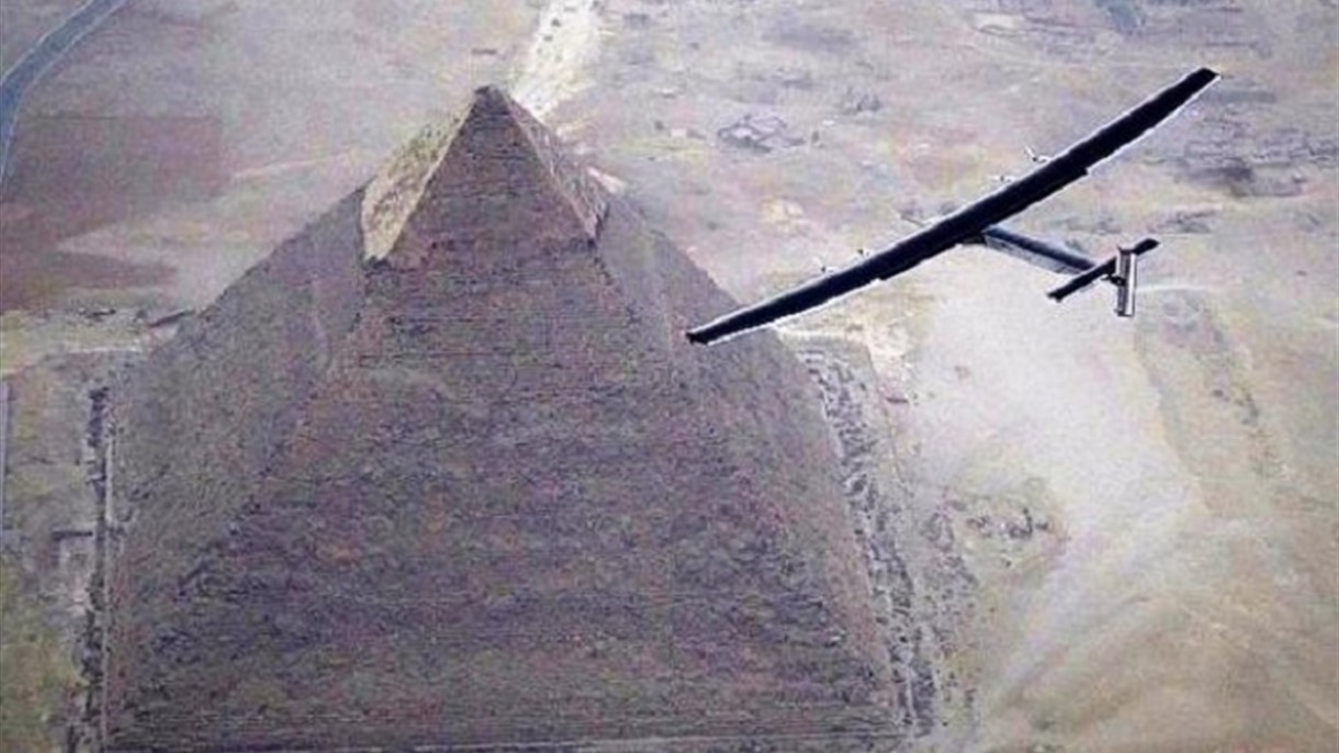 طائرة سولار امبالس 2 تحط في القاهرة