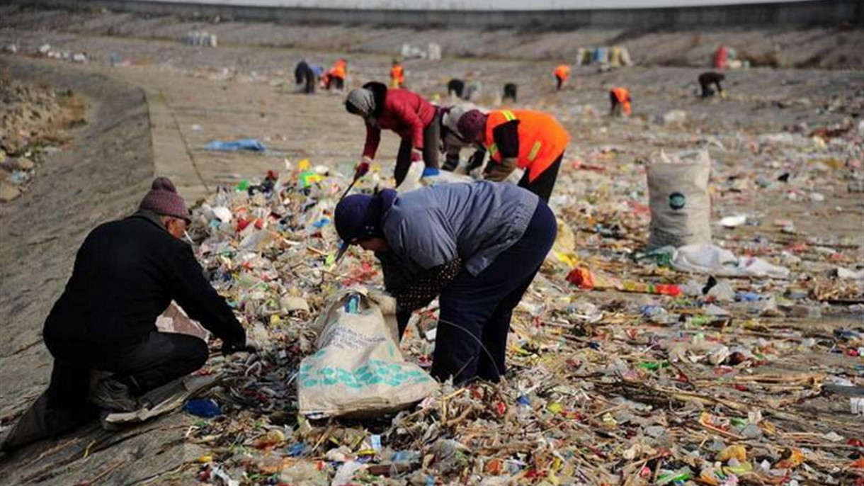 الصين تعتقل من يرمي النفايات في النهر
