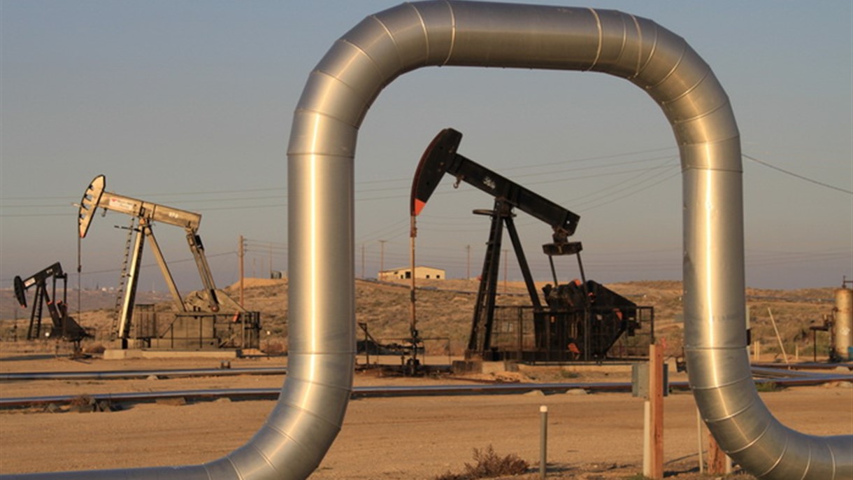 أسعار النفط تنخفض رغم تحركات أوبك
