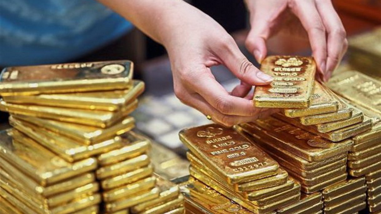 أسعار الذهب تتراجع هامشياً