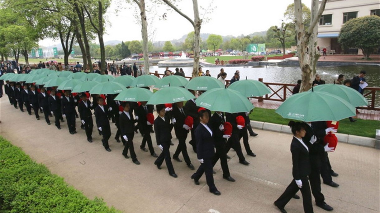 الصين تحارب الستربتيز في الجنازات