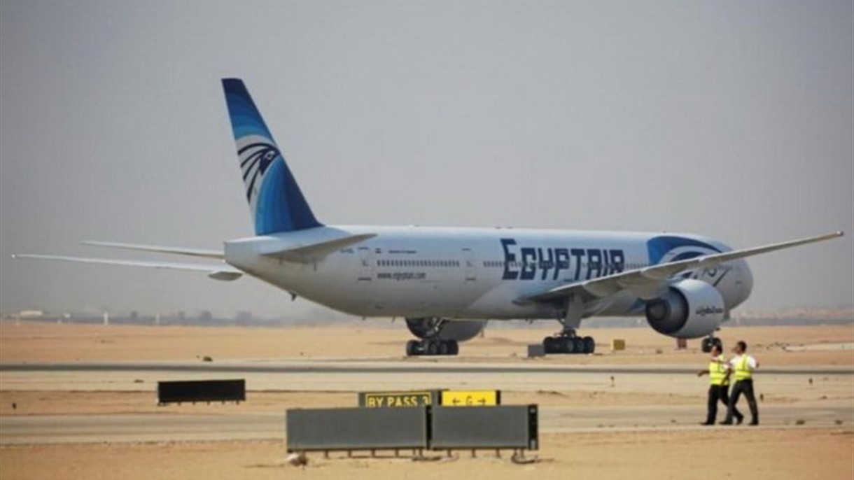 الراكب المشاغب يتسبب بعودة طائرة مصر للطيران