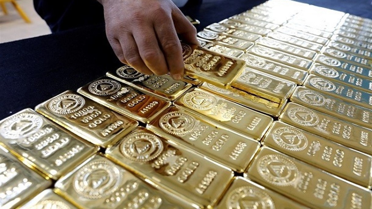 الذهب يتراجع قبيل بيانات اقتصادية