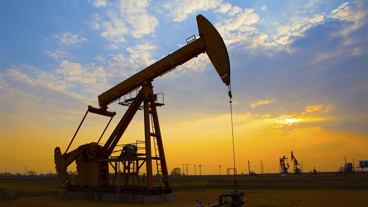 أسعار النفط ترتفع بعد تقديرات انخفاض المخزونات