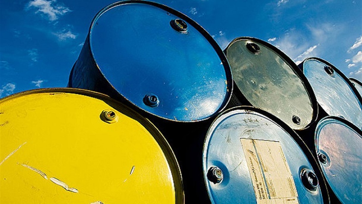 النفط يتراجع ويتجه نحو تسجيل خسائر أسبوعية