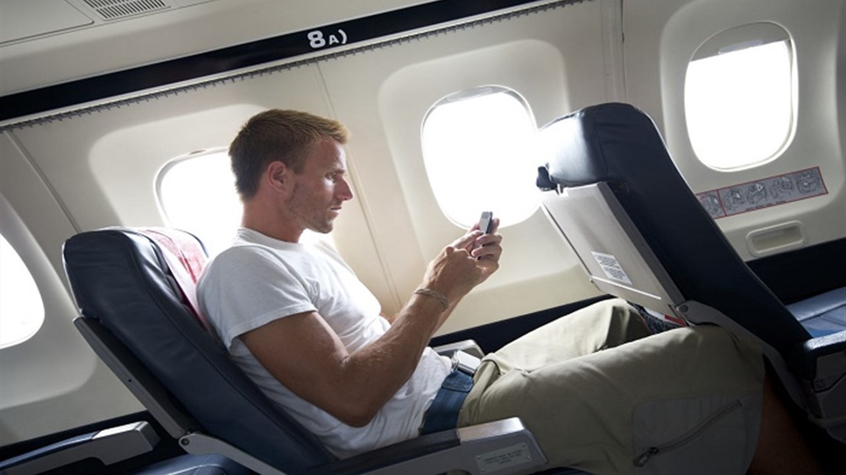 احذر من تكلفة استخدام الانترنت اللاسلكي على متن الطائرة