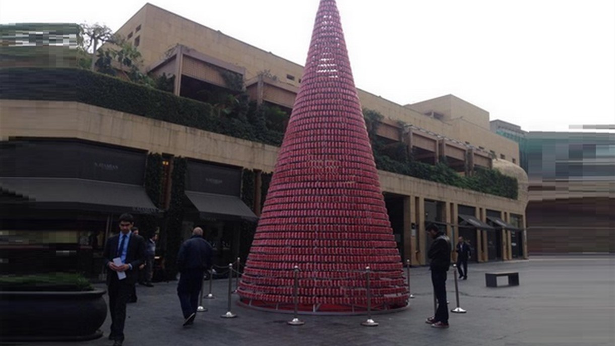 هذه شجرة عيد الميلاد في مجمع اسواق بيروت