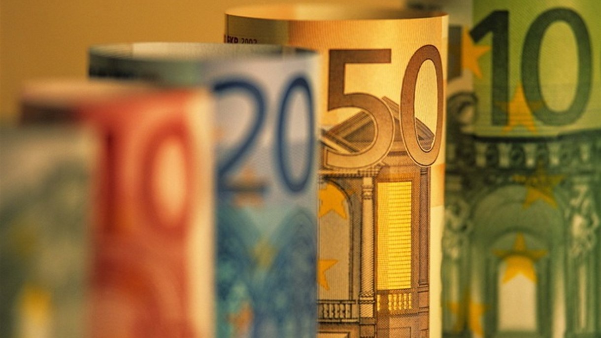تراجع في الاقبال على شراء اليورو في الرابع الثالث من 2014