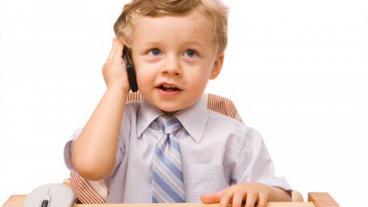 متى تسمح لطفلك باقتناء هاتف ذكي؟