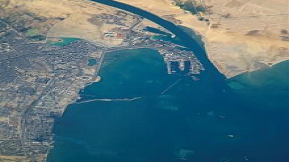 الإمارات تستثمر بتنمية خليج السويس بمصر