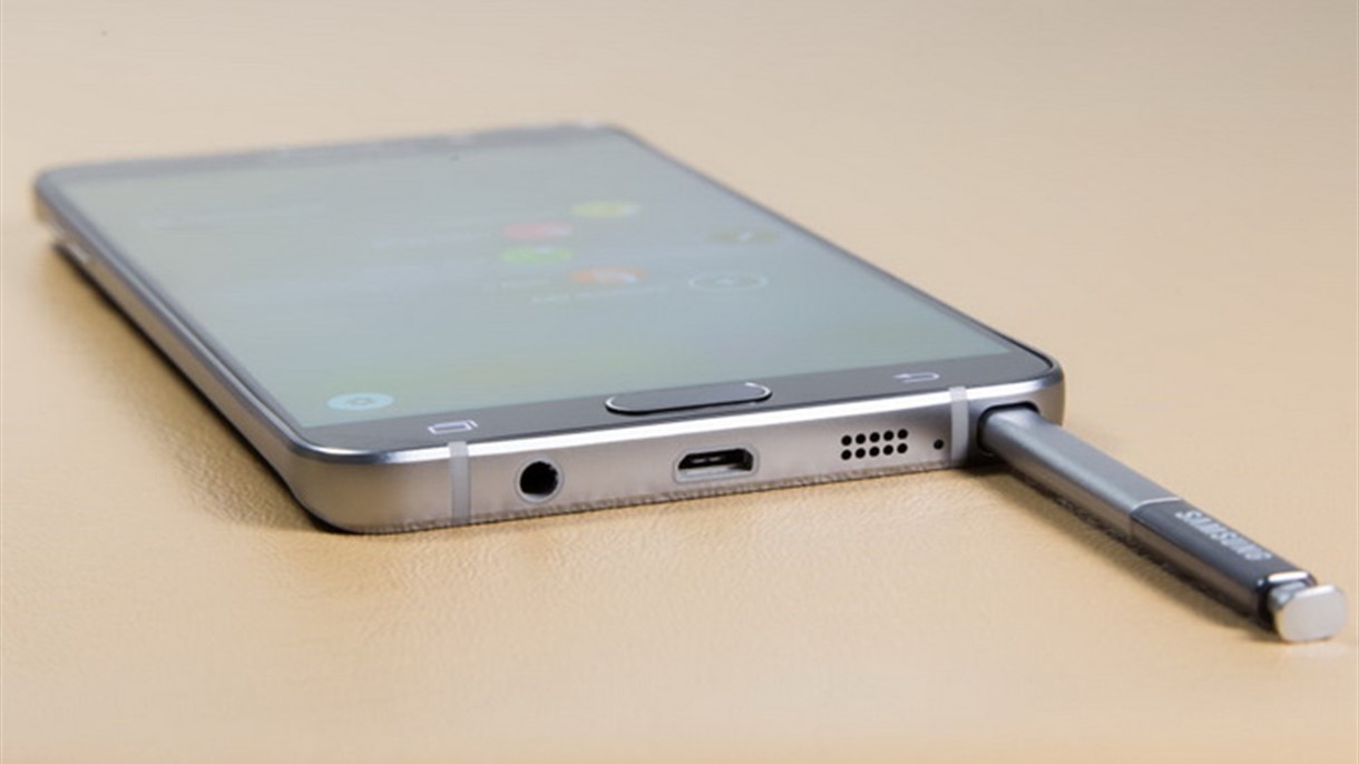حاملو Galaxy Note 5 يكتشفون عيباً في التصنيع