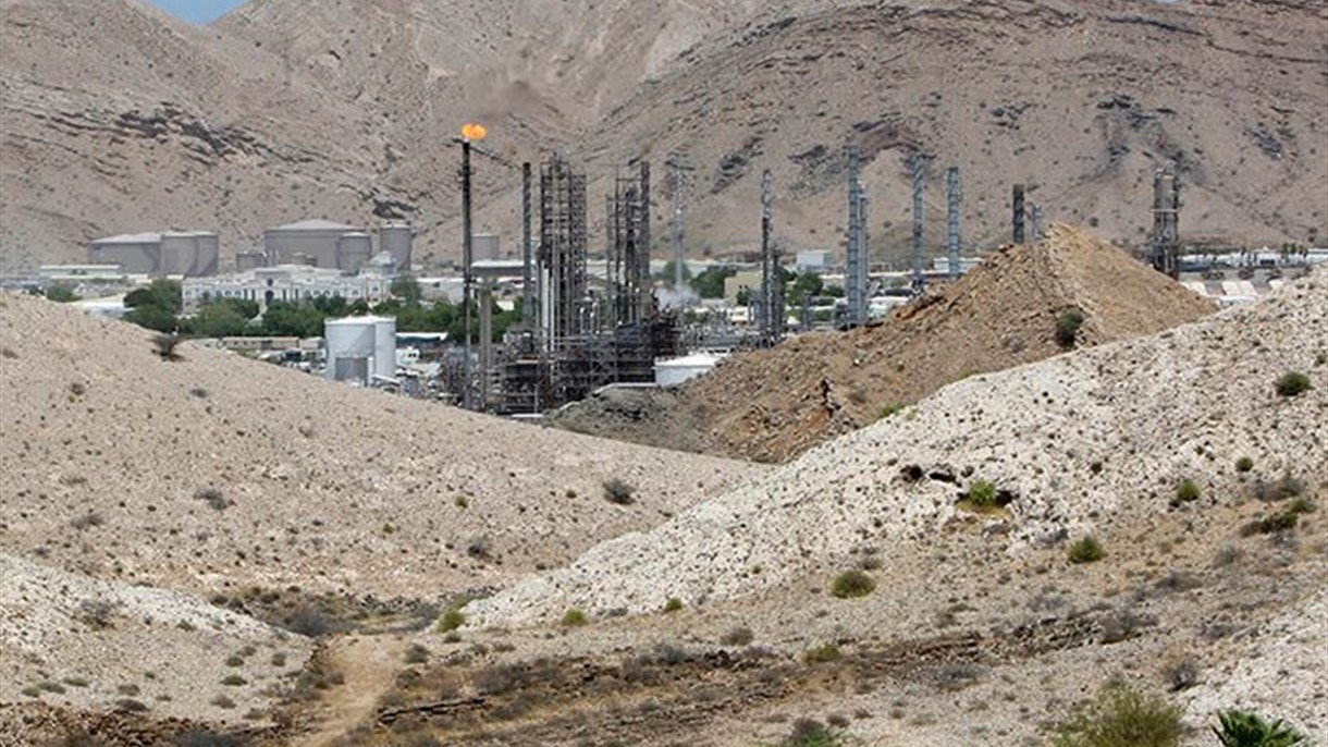 عمان تعلن استعدادها لخفض إنتاج النفط