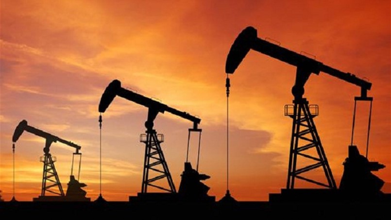 توقعات بشح المعروض في سوق النفط