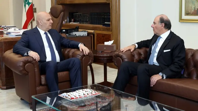 الرئيس عون يبحث مع حاكم مصرف لبنان الأوضاع النقدية