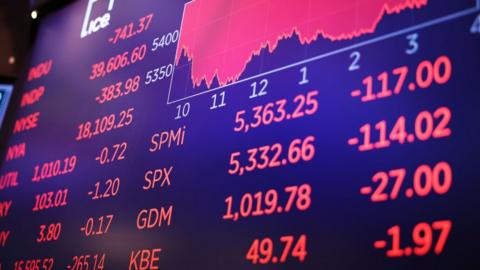 هلع في وول ستريت.. الخوف يقفز 16% والأسهم تتكبد خسائر حادة