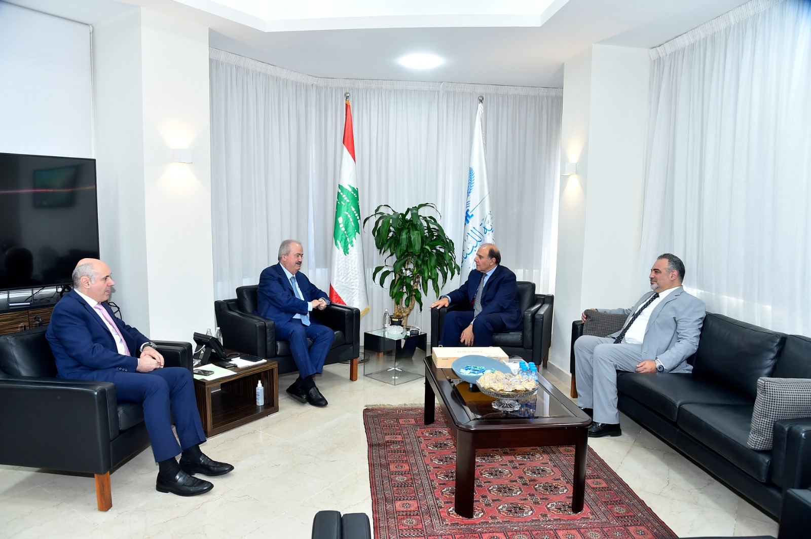اجتماع بين حاكم مصرف لبنان ووزير المالية.. فماذا دار فيه؟