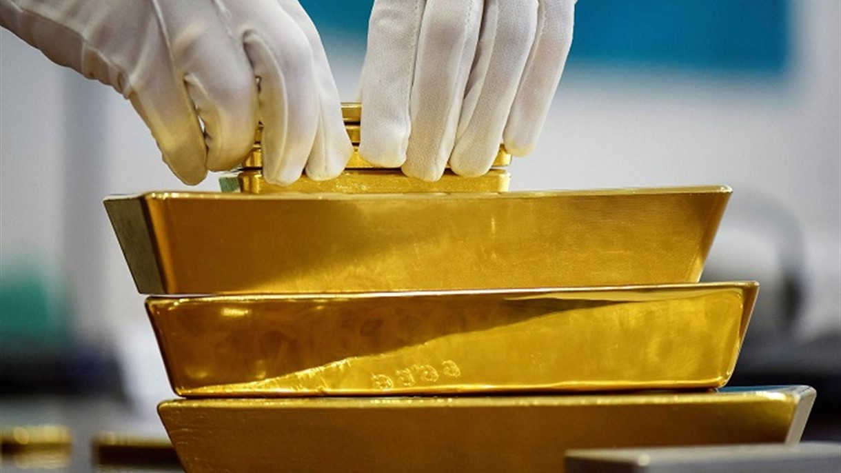 الدولار يؤثر سلبا على الذهب