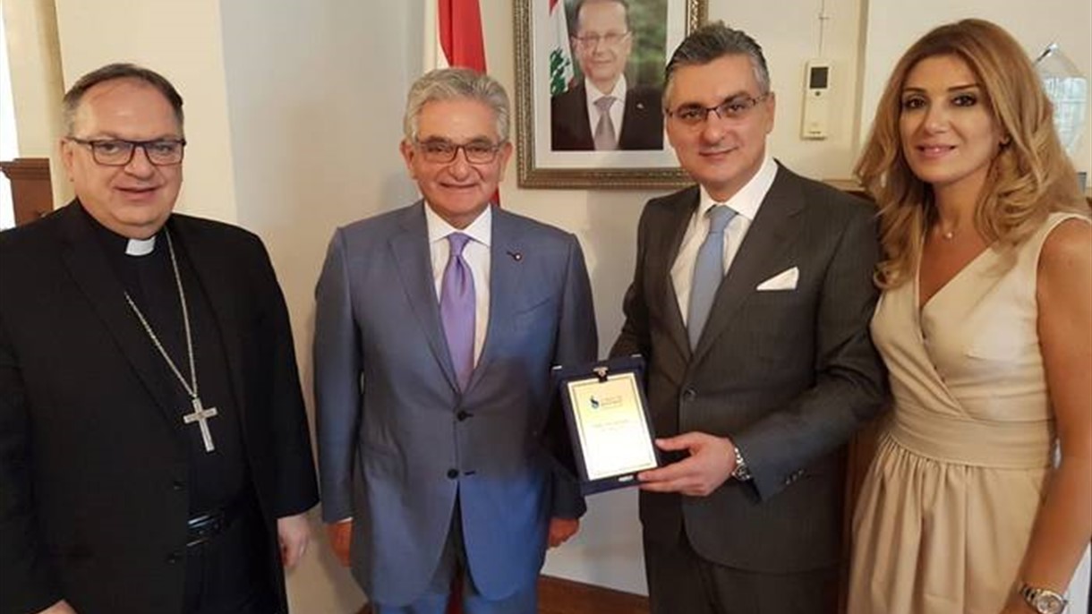 صفير يكرّم سفير لبنان في كندا