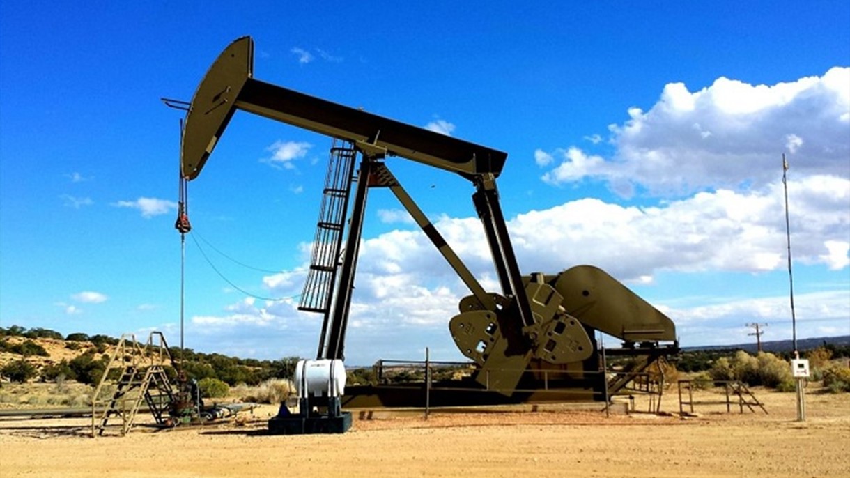 منصات التنقيب الأميركية ترفع أسعار النفط