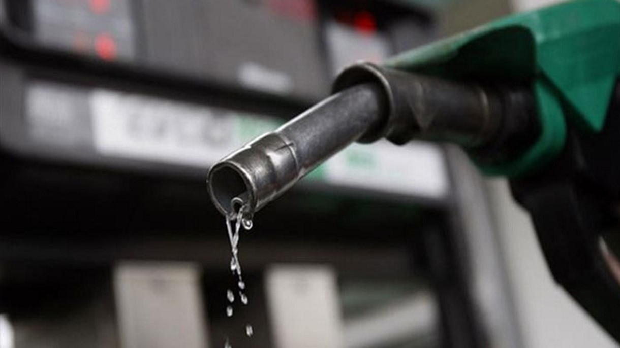 إنخفاض سعر صفيحتي البنزين في لبنان