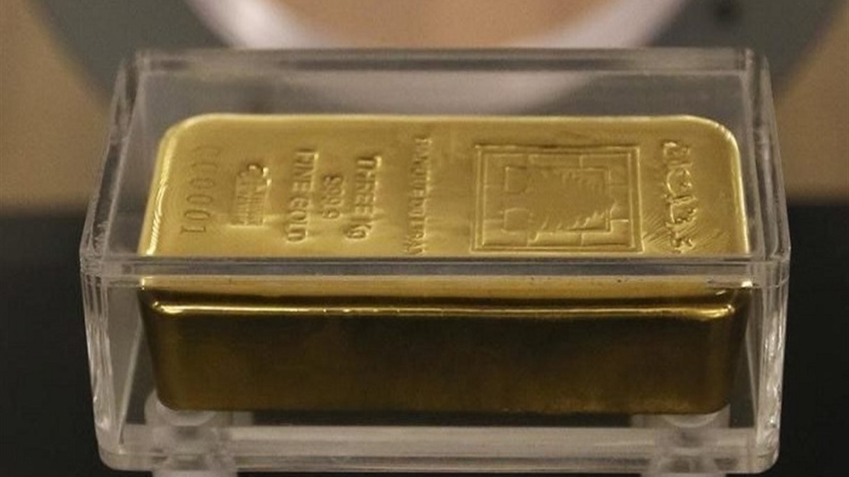 أسعار الذهب إلى أدنى مستوياتها في شهر