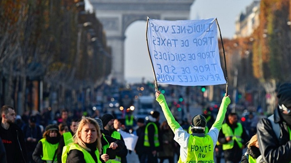 السياسات الاقتصادية لماكرون تشعل الاحتجاجات في فرنسا