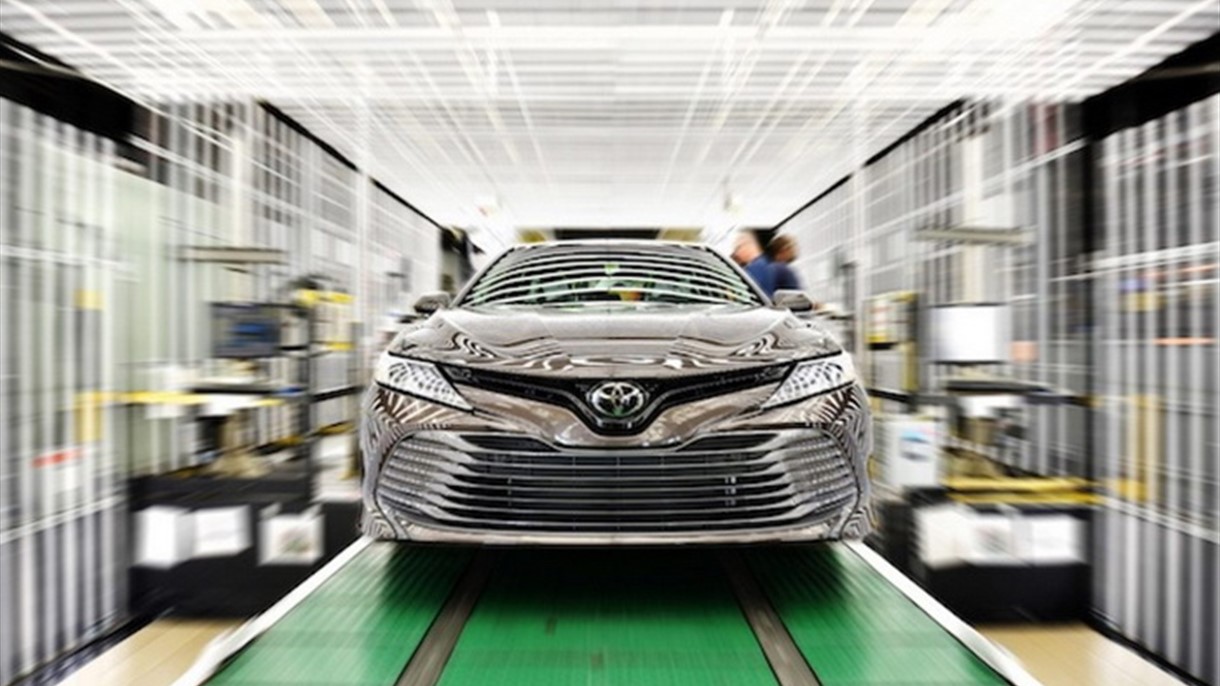 كيف أصبحت منتجة السيارات المملة أكبر شركة سيارات في العالم؟