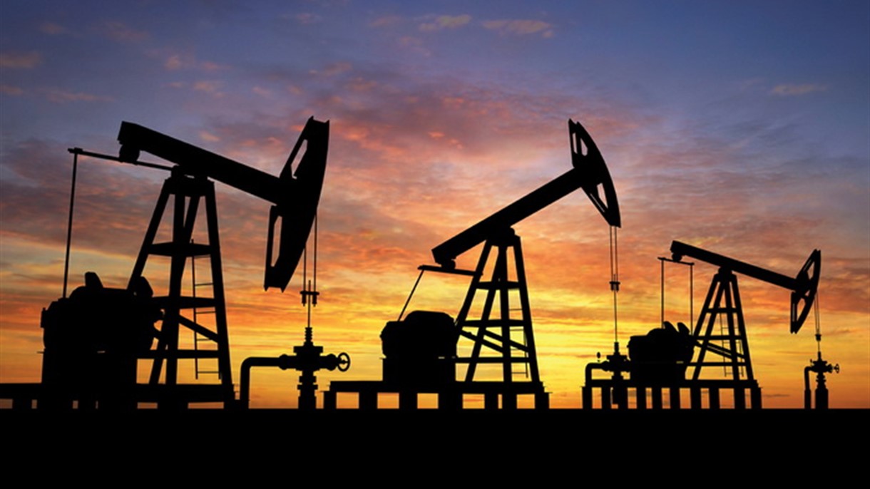 وكالة الطاقة: نمو معروض النفط قد يؤخر تعافي السوق