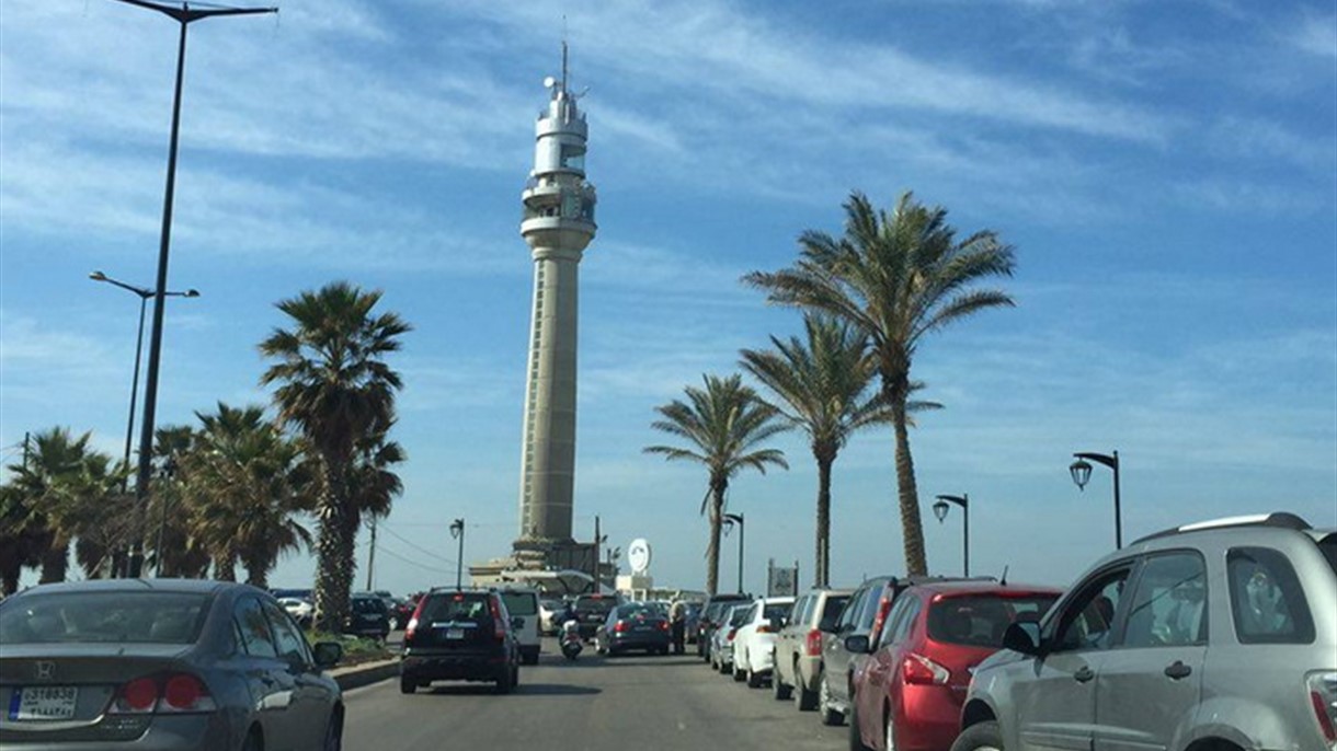 دولة عربية تطلب من جارتها وقف الحجوزات الى لبنان