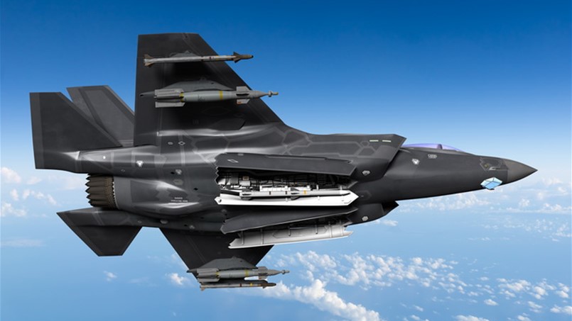 للمرة الأولى طائرة F-35 تطلق صاروخ جو-جو AIM-9X