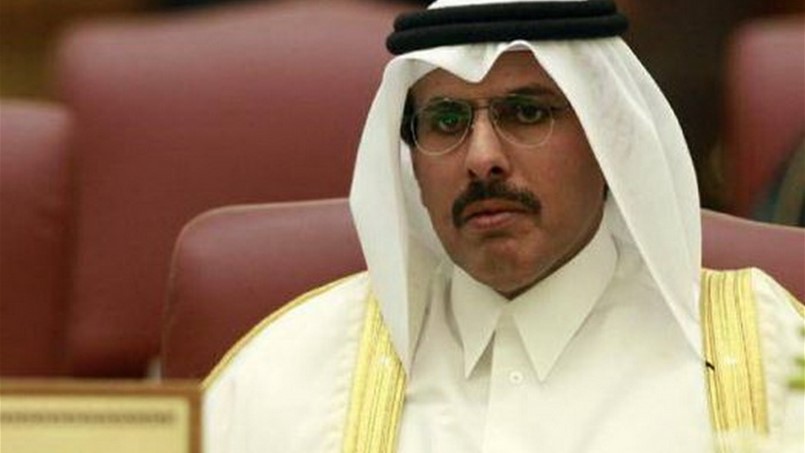 محافظ مصرف قطر المركزي يتهم من يتلاعب بعملته