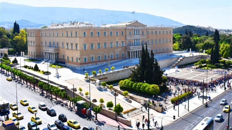 البرلمان اليوناني يوافق على أول ميزانية طبيعية