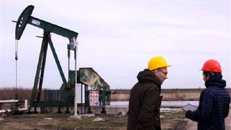 تراجع أسعار النفط مع ارتفاع المخزونات الأميركية