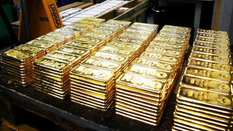 أسعار الذهب تتراجع هامشياً