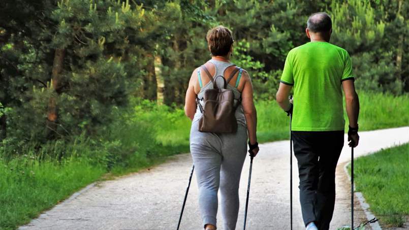 مقدار المشي الصحي بعد سن الـ 60