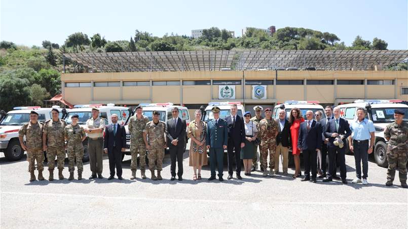 الاتحاد الأوروبي يسلّم سيارات إسعاف إلى الجيش اللبناني 