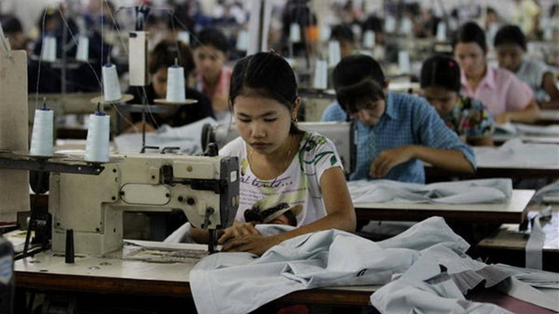 لماذا تتجه شركات الازياء لتصنيع الملابس في ميانمار