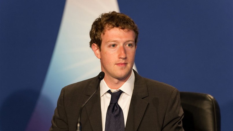 مؤسس فايسبوك يردّ على اتهامات حول تبرعاته