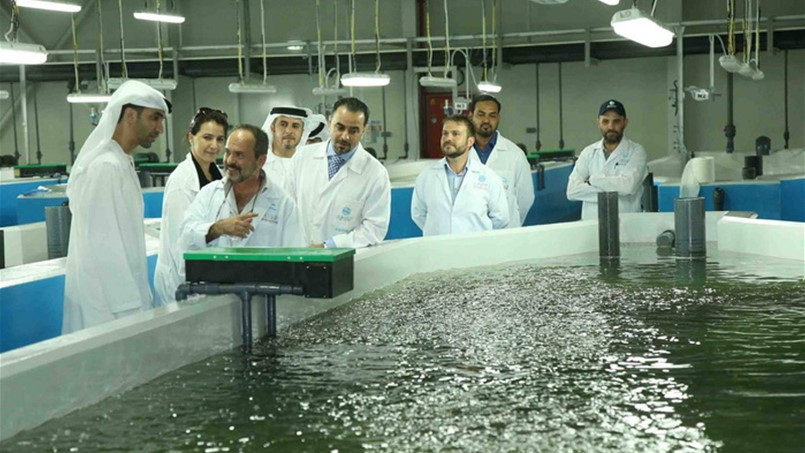 وزير البيئة يزور مركز الشيخ خليفة للأبحاث البحرية